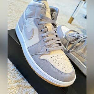 Air Jordan Mid SE